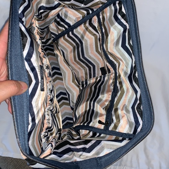 BNWOT… Lug Via 2 Convertible Tote Bag/Backpack - Floral Multi… Discontinued - Picture 5 of 8